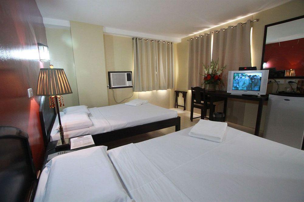 Sampaguita Suites Plaza Garcia Cebu Exterior photo